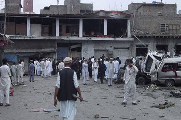 Pakistan'da bombalı saldırı: 17 ölü, 60 yaralı
