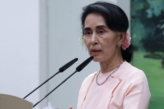 Oxford, Myanmar'daki zulme sessiz kalan Suu Çii'ye verdiği nişanı geri alacak