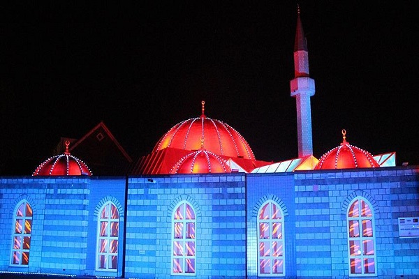 Hollanda'daki Fatih Camisi'nde ışık gösterisi