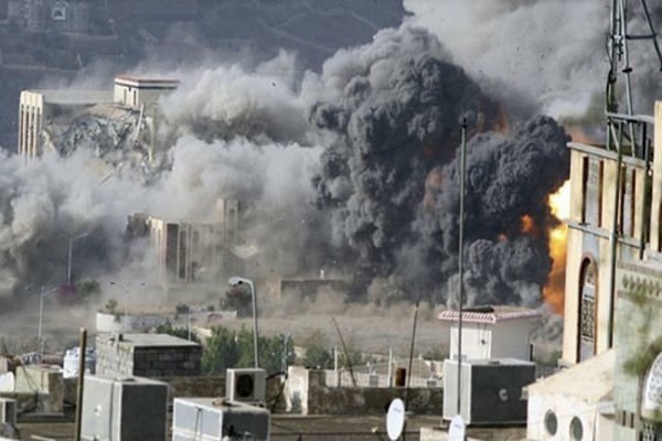 Suudi Arabistan Yemen'e yine bomba yağdırdı