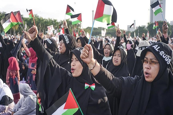 Endonezya'da on binlerce kişi Kudüs için sokağa çıktı