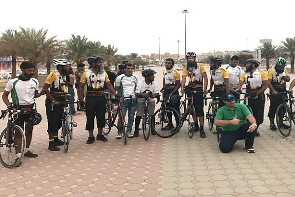 İngiltereli hac adayları bisikletle Suudi Arabistan’a girdiler