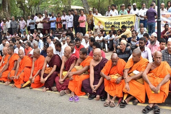 Budistler Müslümanlara uygulanan şiddeti kınadı