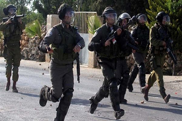 İsrail güçleri üniversiteyi basıp 1 kişiyi gözaltına