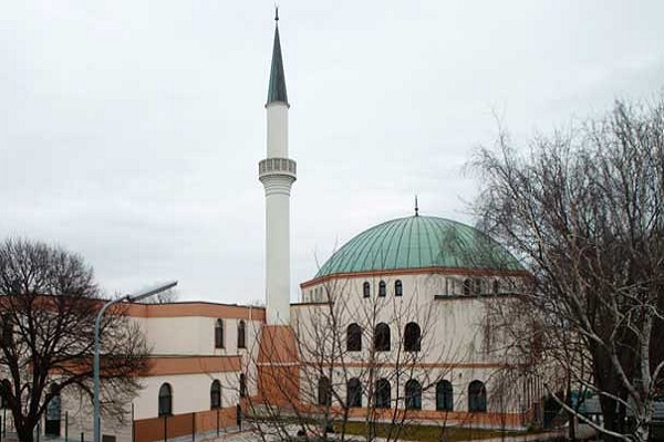 Avusturyalılar camilerin kapatılması kararına tepkili