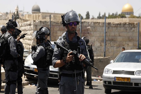 İsrail güçleri Mescid-i Aksa'da 12 Filistinliyi gözaltına aldı