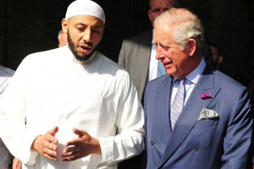 شہزادہ ولز کی لندن مسجد میں آمد + تصاویر