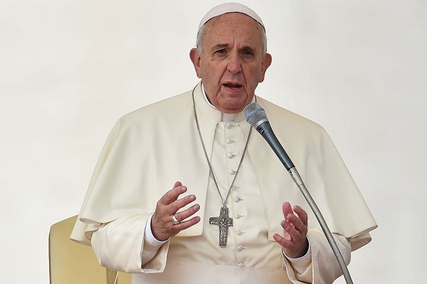 Pope Says Identifying Islam with Violence 'Not Right'