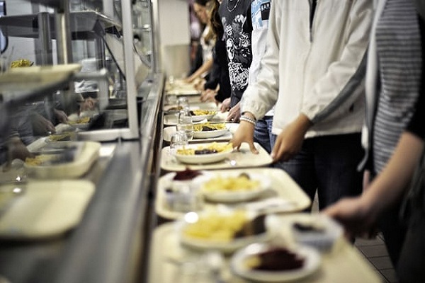 Schools' Halal Meat Ban Put on Hold in Britain