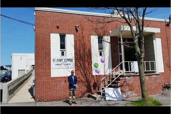 Open Mosque in Rhode Island Draws a Smiling Crowd