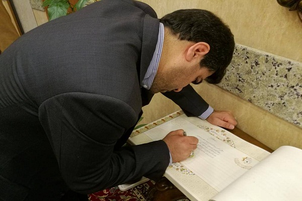 Iranian Calligrapher Donates Rare Quran to Astan of Hazrat Abbas (AS)