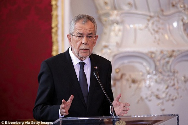 Austria President Forced to Step in After Country's First Newborn of 2018 Revealed to Be Muslim