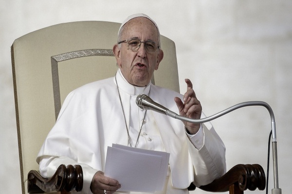 Pope Thanks Iranian Calligrapher for Quranic Gift