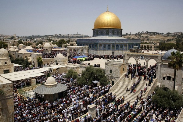 Zionist Forces Storm Bab al Rahma Prayer Area in Al-Aqsa