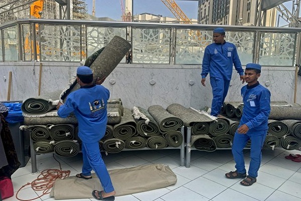 Masjid al-Haram in Mecca Sterilized amid Coronavirus Concerns  