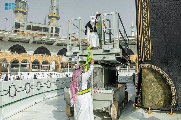 Maintenance of Kaaba’s Kiswa Underway Ahead of Ramadan