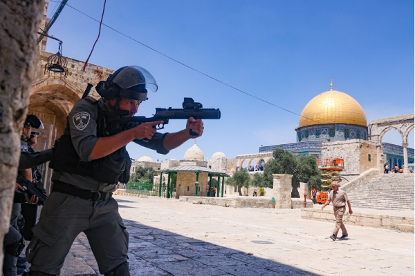 Zionist Regime’s Police Clear Al-Aqsa Worshippers for Settlers