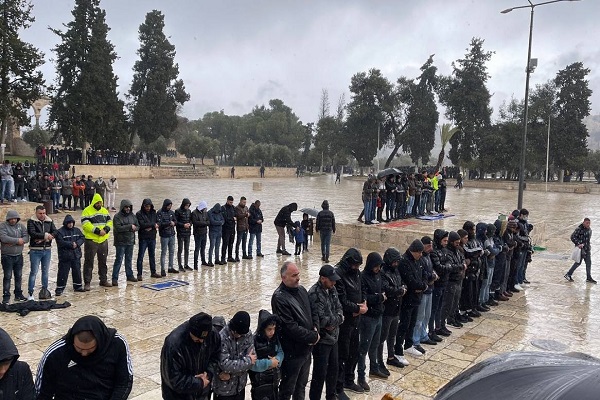 Thousands of Palestinians Attend Friday Prayers at Al-Aqsa Mosque