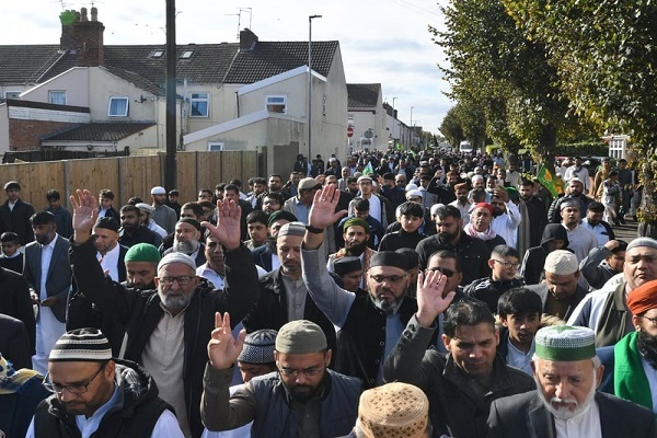 Muslims March through Streets of UK’s Peterborough to Celebrate Holy Prophet’s Birthday