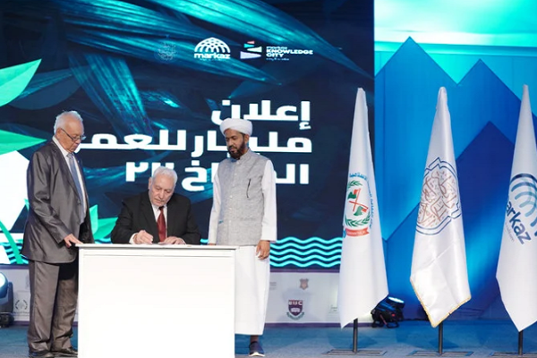Secretary general of the League of Islamic Universities signs the Malabar Declaration on climate action in Kozhikode, India