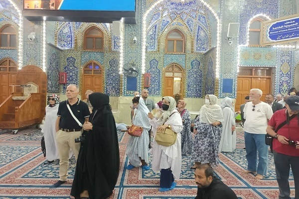 Greek Tourists Visit Imam Hussein Holy Shrine in Karbala