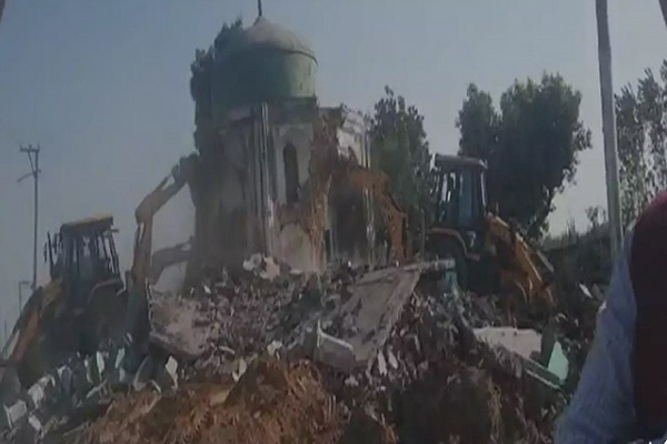 India Demolishes 3-Century-Old Mosque in Uttar Pradesh