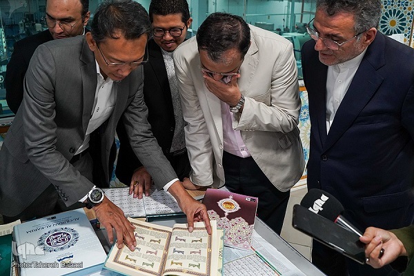 Iran, Malaysia Sign MoU on Cooperation, Discuss Publication of Mushaf for Persian Speakers