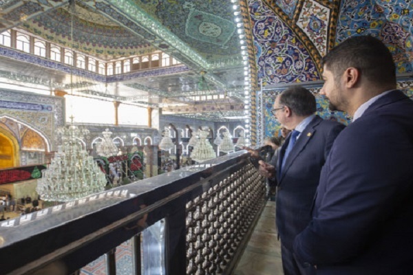 Dutch Chargé d’Affairs in Iraq Visits Imam Hussein Holy Mausoleum