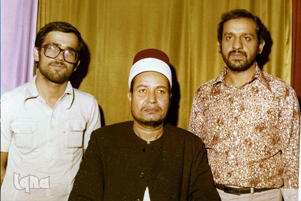 Sheikh Mahmoud al-Bujairam (center)