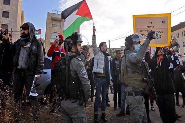 Israeli settlers fire indiscriminately at Palestinian homes in Sheikh Jarrah, Al-Quds
