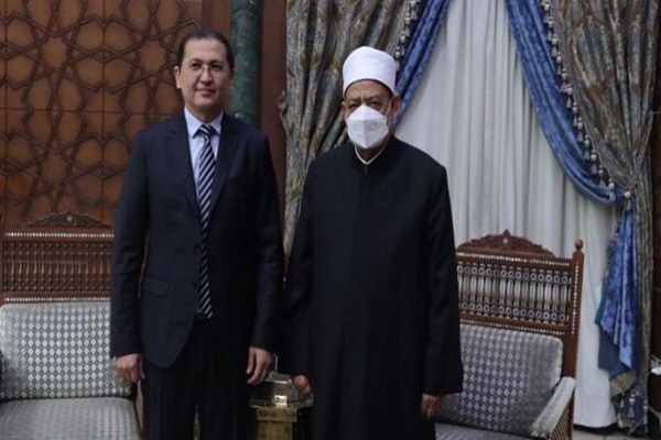 Al-Azhar chief meets with Uzbek envoy