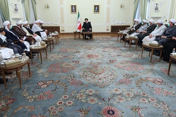 Iranian Sunni clerics meet with President Raeisi