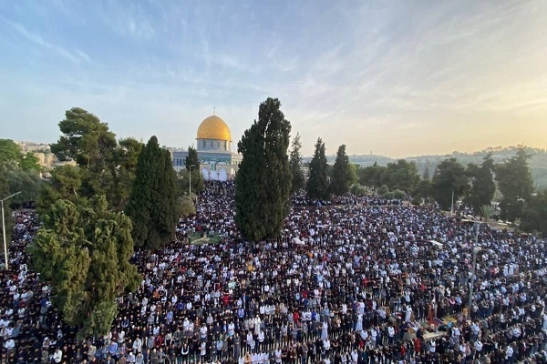 More Than 200,000 People Attend Eid Prayers at Al-Aqsa Mosque