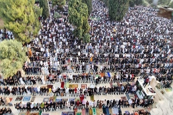 More Than 200,000 People Attend Eid Prayers at Al-Aqsa Mosque