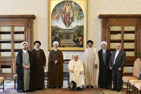 Iranian clerics meet with Pope in the Vatican