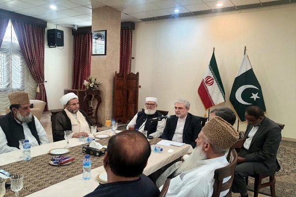  Iranian Envoy, Pakistani Scholars Meet in Islamabad