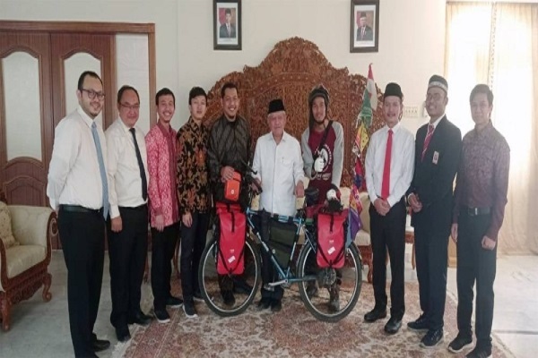 Indonesian Quran Teacher Finds Way to Perform Hajj without Long Years of Waiting