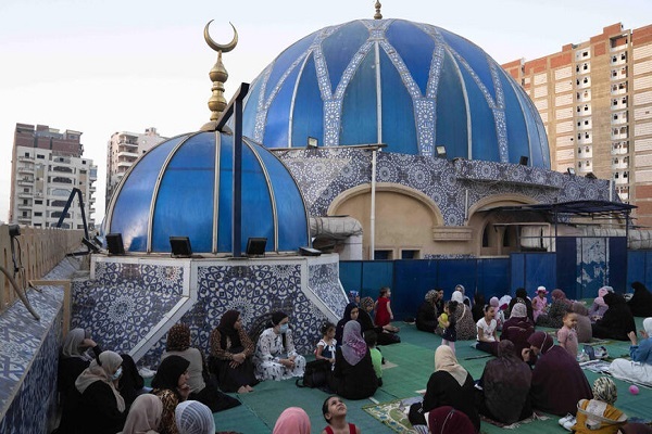 Egyptian Women Happy with Launch of Female Fatwa Councils