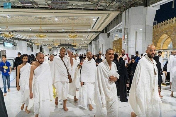 First Batch of Pilgrims in Mecca for Umrah
