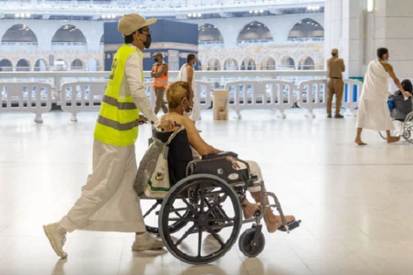 Volunteers Who Assist Pilgrims in Mecca, Medina Honored