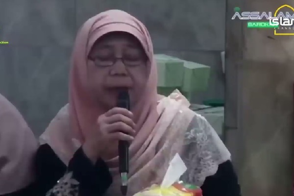 Indonesian Woman Passes Away While Reciting Quran (+Video)