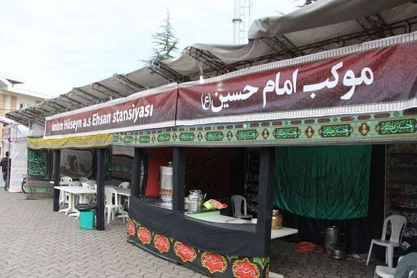 A Moukeb on the path of Arbaeen pilgrims
