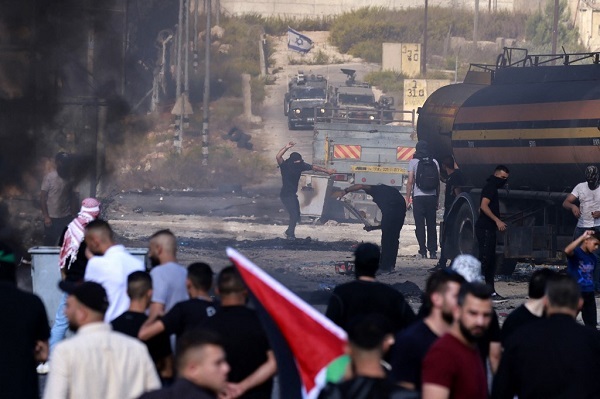 Palestinians confront Israeli forces in occupied West Bank