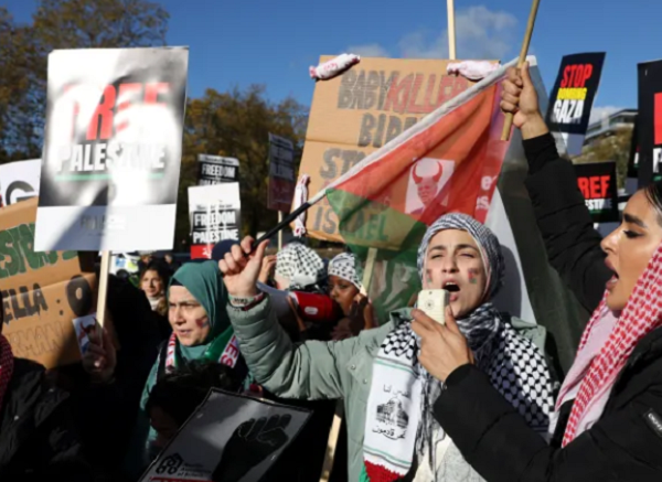 Major Pro-Palestinian March Held in London amid Tight Police Presence