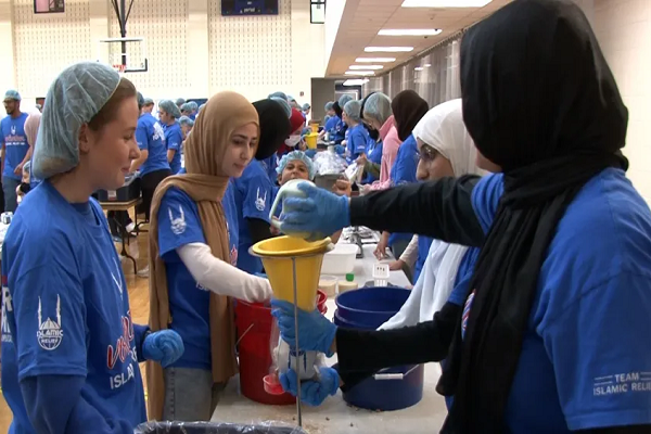 WVU students pack meals for those in need