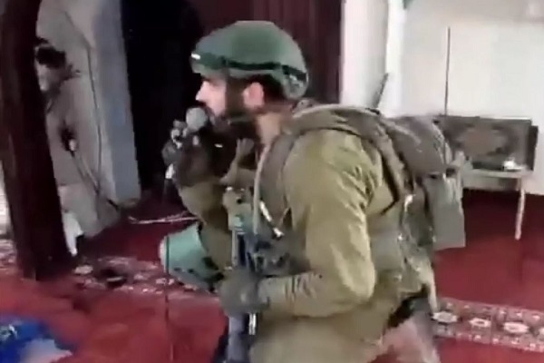 Israeli forces desecrate mosque in Jenin
