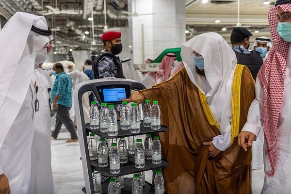 A robot used to give away Zamzam bottles at the Grand Mosque