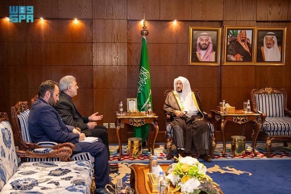 Iranian Envoy Meets Saudi Islamic Affairs Minister in Riyadh