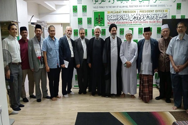 Hojat-ol-Islam Seyed Abdol Fattah Navab, MAPIM chief meet in Kuala Lumpur