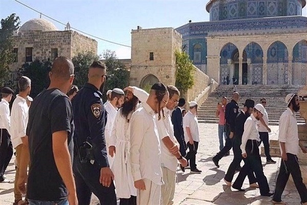 Israeli settlers at Islamic holy sites